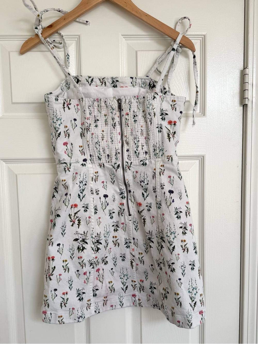 Alice + Olivia Jensen Tie Strap Denim Sundress In Georgia Floral White 4 - Picture 7 of 7